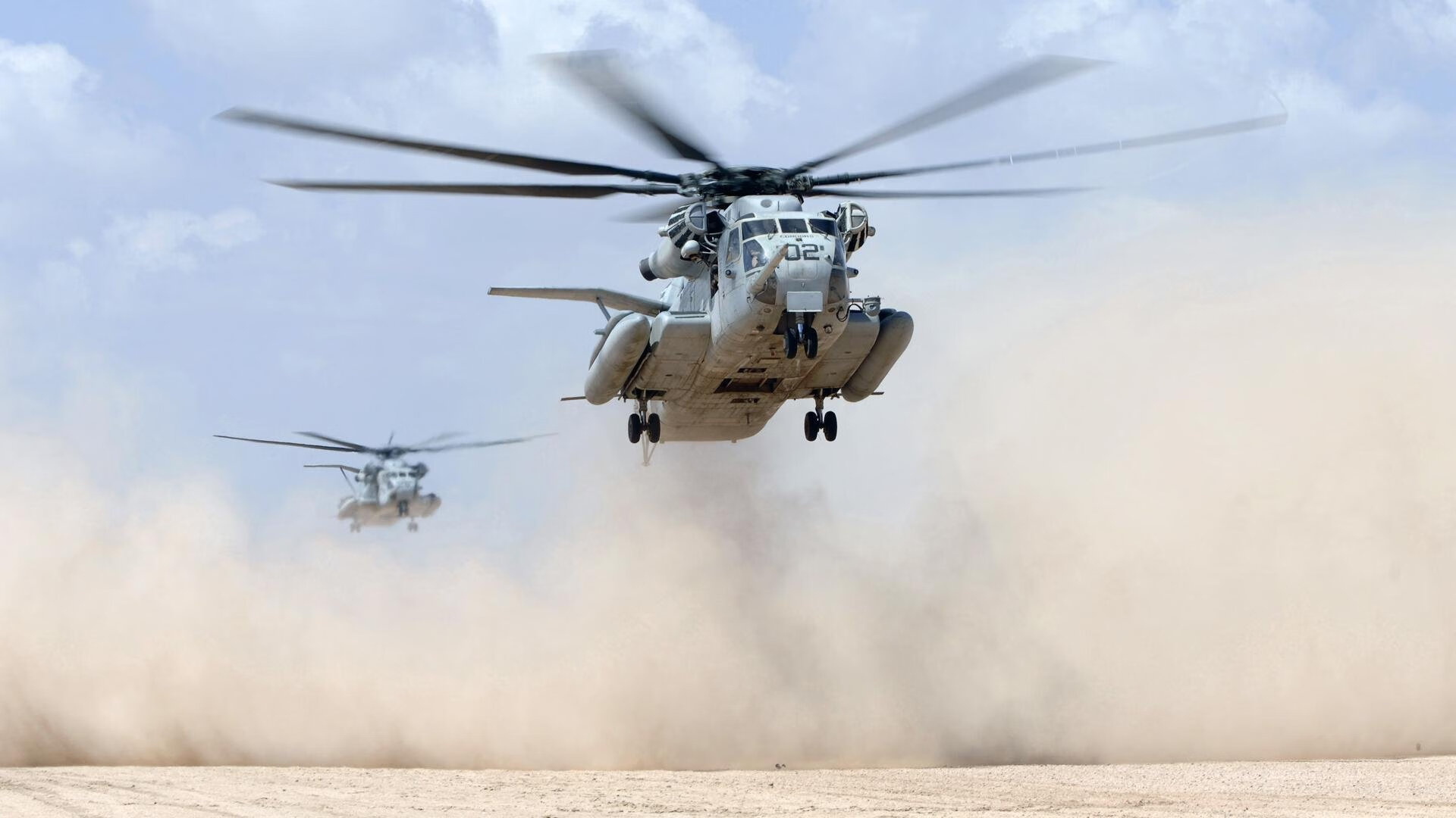 引擎轰鸣下的权力更迭，拉塞尔惊人转会，迈凯伦终结红牛王朝