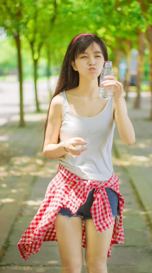 这是一篇为你定制的文章,紧扣唯一性与关键词,结合了体育竞技的戏剧张力与地缘政治隐喻